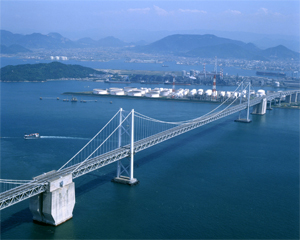 写真：南備讃瀬戸大橋