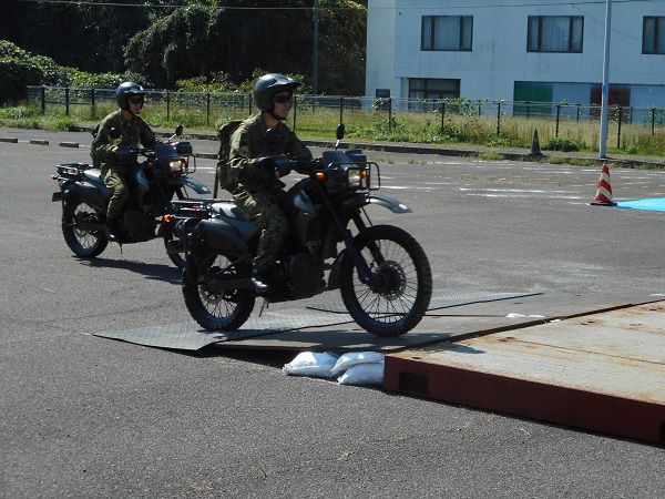 支援車両の走行