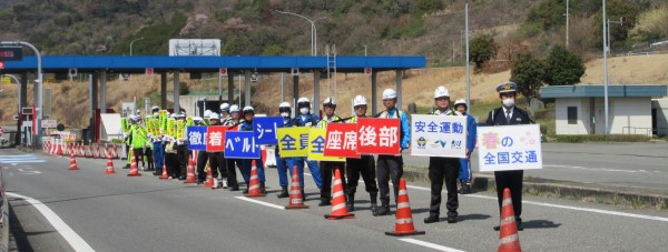 ハンドプレートを用いた啓発活動(鳴門IC)