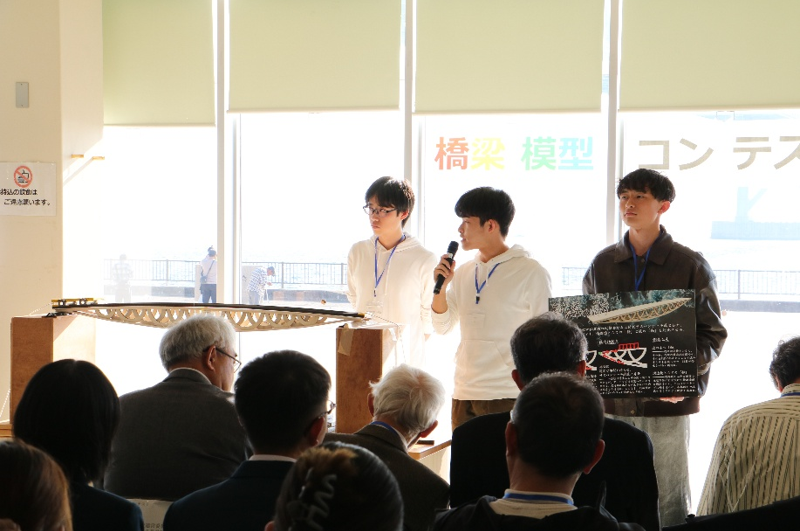 プレゼンテーション及び専門審査の様子