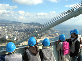 写真：登頂（画像はイメージ）