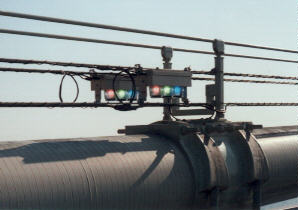 明石海峡大橋のライトアップはどうしていろんな色が出せるのですか？
