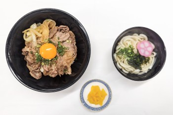 オリーブ牛すき焼き丼（ミニうどん付き）(与島PA)