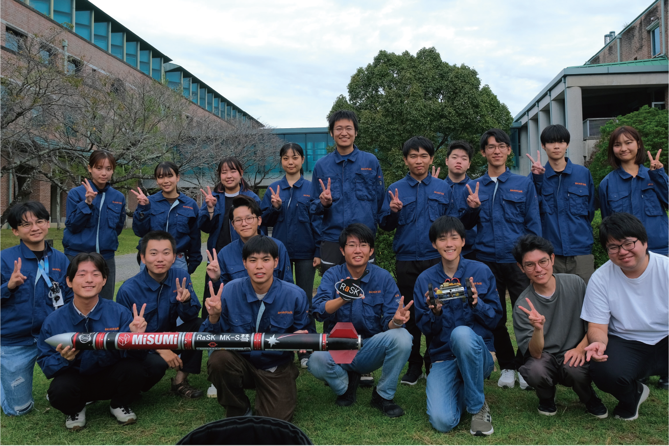 顧問である山本真行教授のもと、30人の部員が活動する。