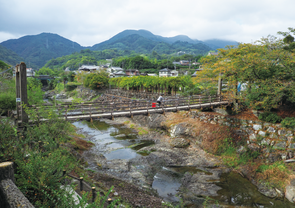 中央構造線上にある砥部衝上断層公園
