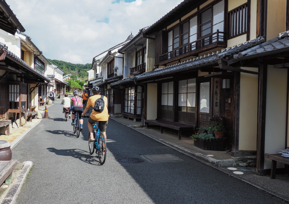 歴史的建物が並ぶ内子町八日市地区