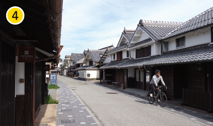 約600m続く「河原町妻入商家群」は江戸時代の面影が色濃く残る。内部を現代的に改装した飲食店も多い。