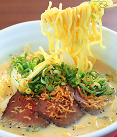 淡路牛ラーメン（淡路島牛乳入り）