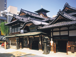 道後温泉本館