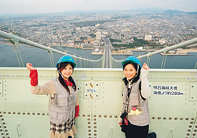 クイーン淡路の冨田さん（左）と松井さん（右）