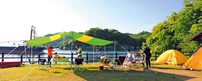 船折瀬戸　伯方島と、すぐ南側の鵜島（うしま）の間が船折瀬戸。今も、貨物船や小さな漁船がひんぱんに行き交う舟運の要所だ。