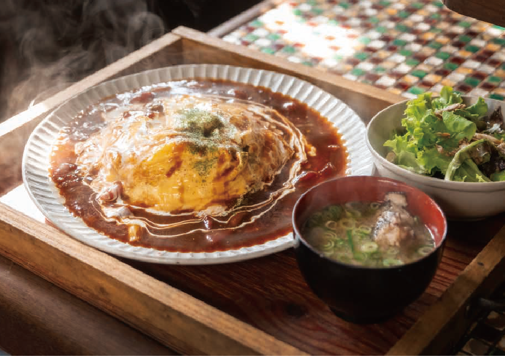 ハンバーグと人気を二分している「ふわとろ玉子のオムライス（1,200円）」。とろりと絶妙に火を通した玉子は、やみつきになる人続出。