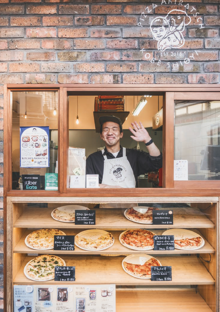 店主の大川陽さん。モットーは「ピザを気軽に、もっと身近に。」。クリームドーナツなどの自家製スイーツも評判。