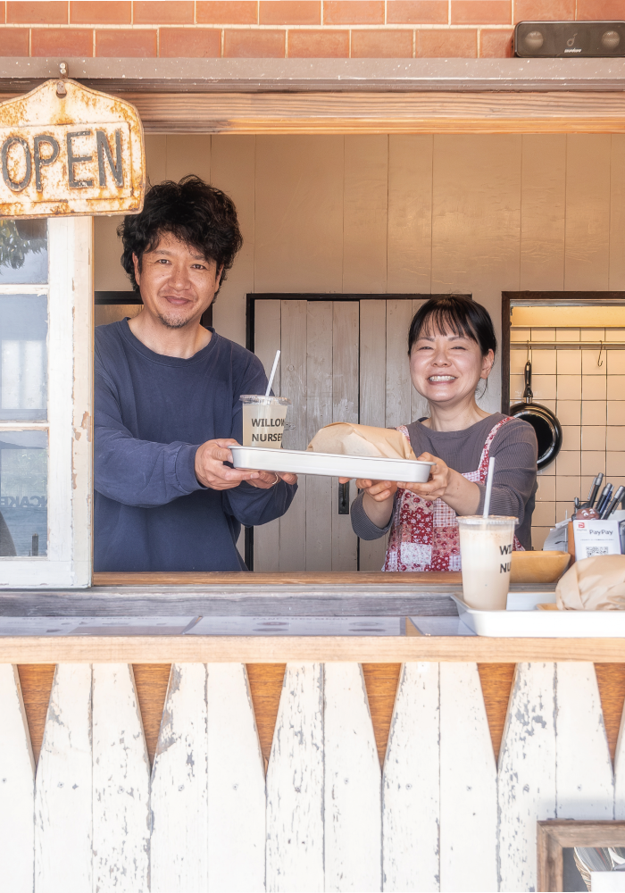 やさしい笑顔でお客さまを出迎えてくれる平木夫妻