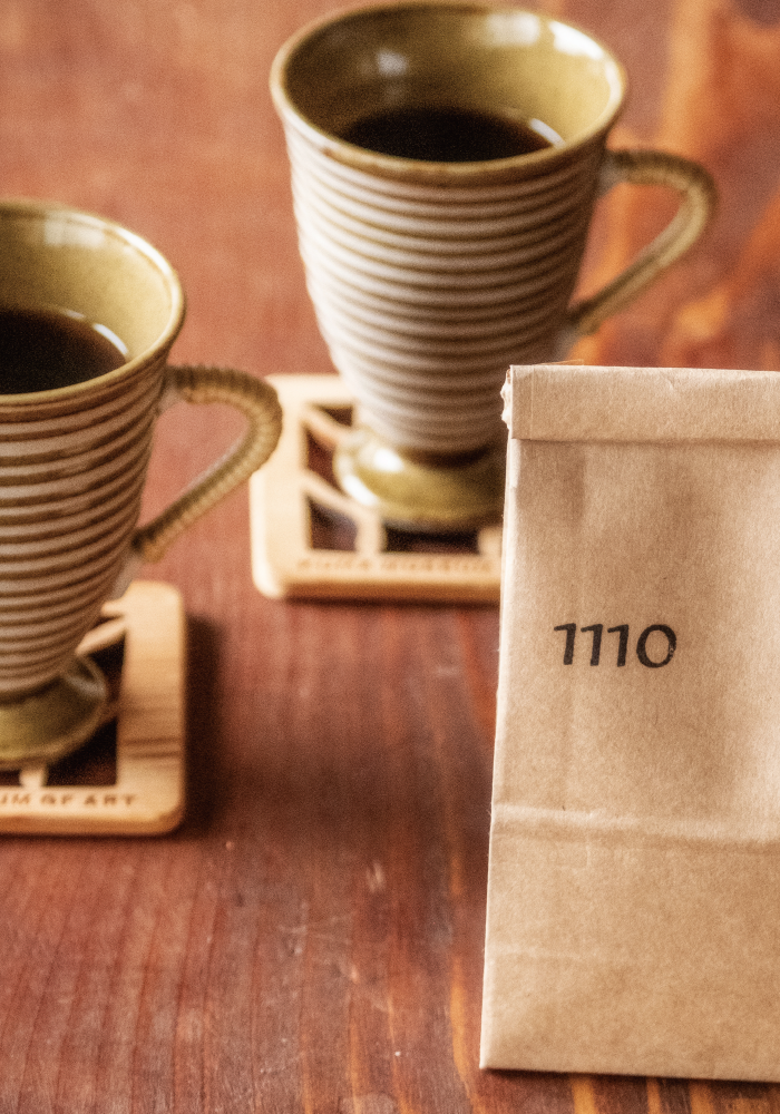 備長炭焙煎コーヒー豆（100g900円〜）はネットショップから購入可能。
