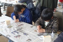 大三島の貝殻を使った絵の具づくり体験
